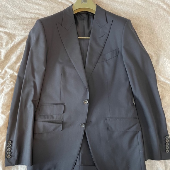 Tom Ford 2 piece dark navy suit - Picture 3 of 16